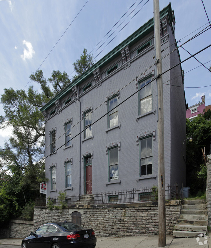 Building Photo - 524-526 Milton St