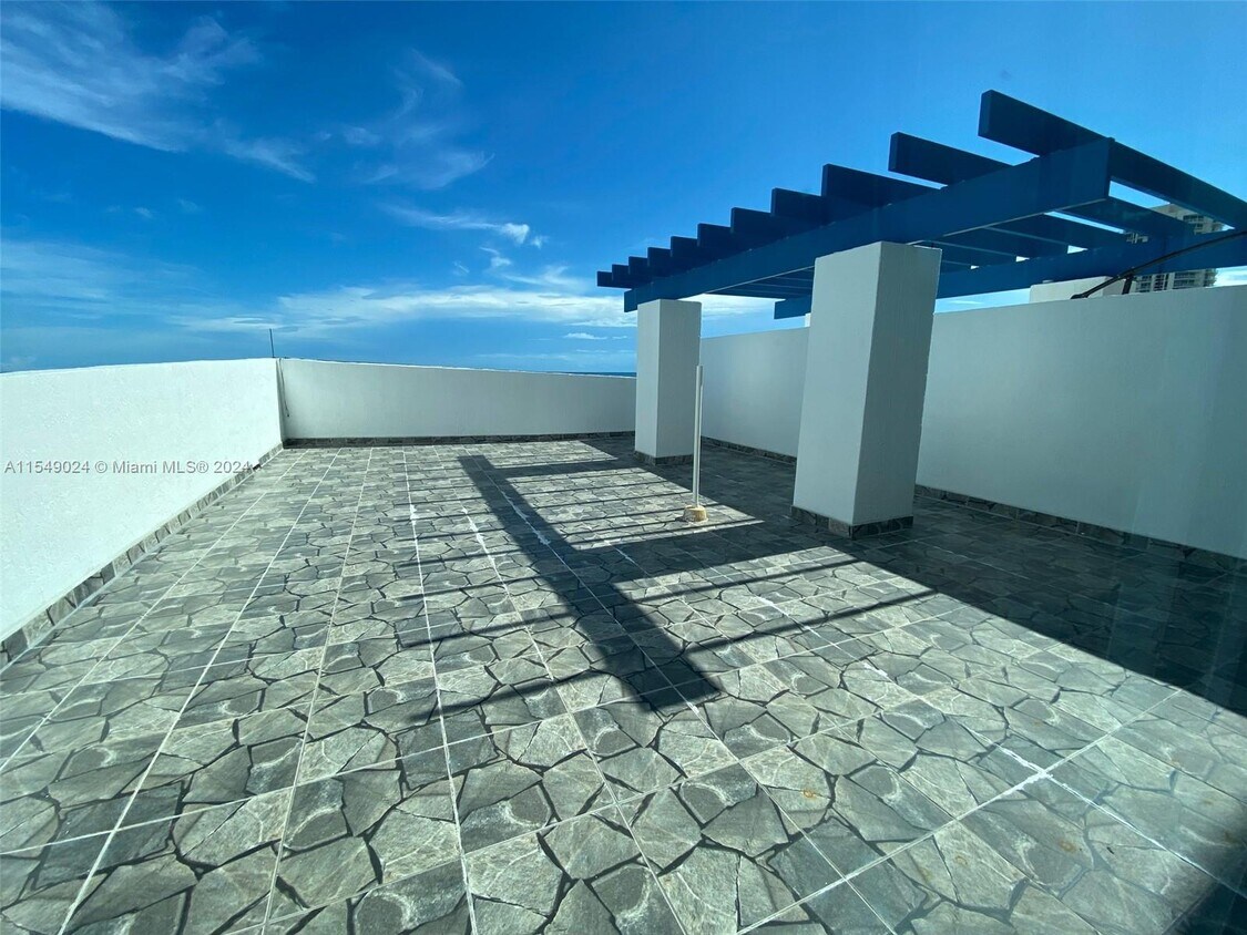 Foto principal - 7600 Collins Ave