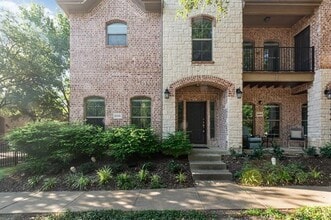 Building Photo - 6895 Pistoia Dr