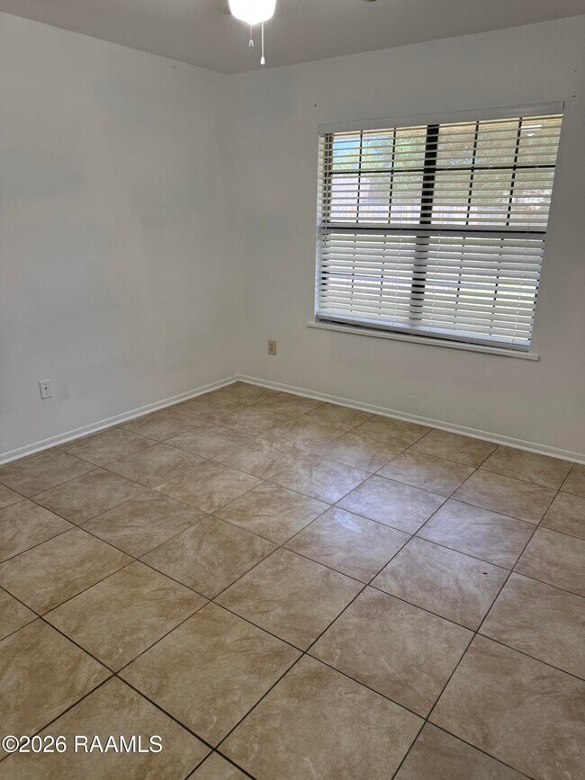 Building Photo - 206 Dijon Dr