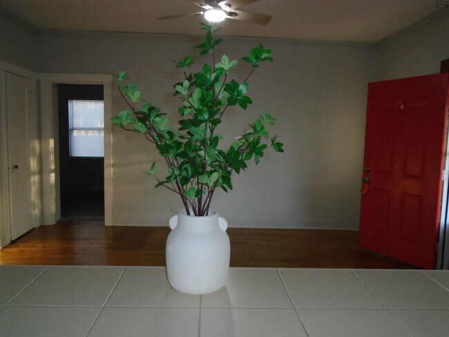 Building Photo - 2306 Garfield St