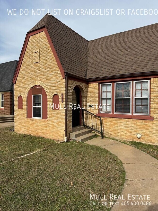 Foto del edificio - 825 NE 24th St