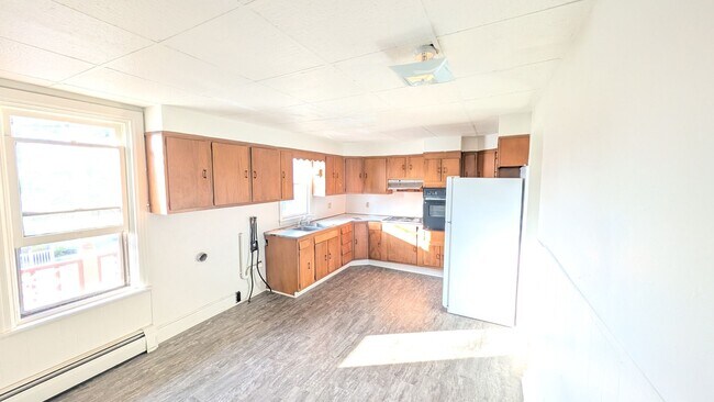 Foto del edificio - Spacious 3 BR on quiet Columbia street!