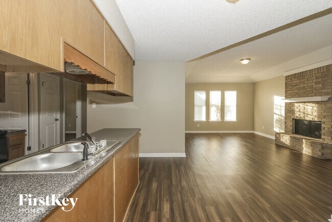 Foto del edificio - 4308 Rosswood Dr
