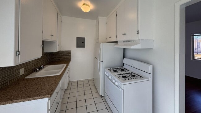 Building Photo - 1731 Pico Blvd