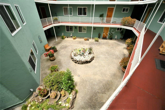 Building Photo - 301 Lenox Ave