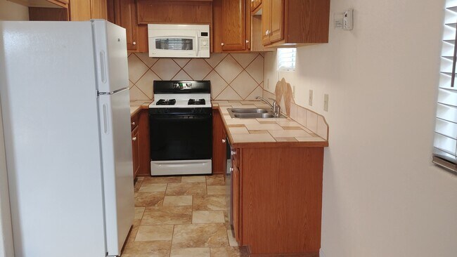 Building Photo - 421 W Las Flores Ave
