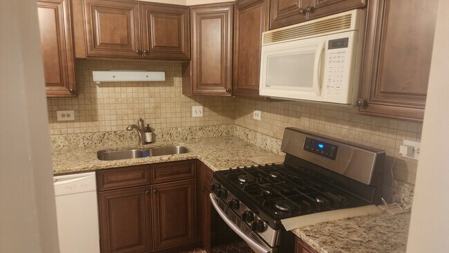 Building Photo - 7400 Grand