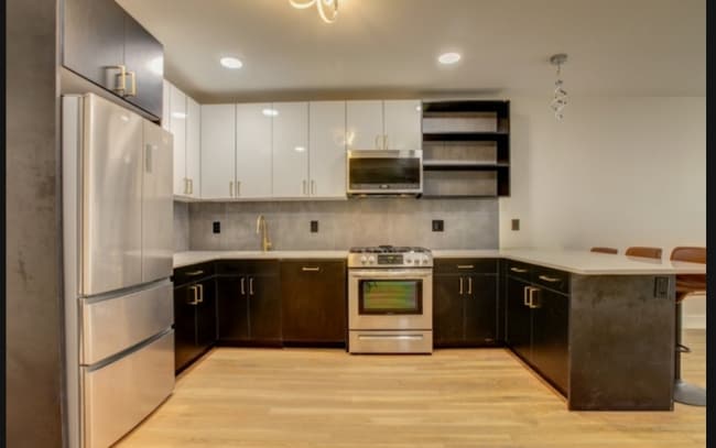 Building Photo - 623 38th St