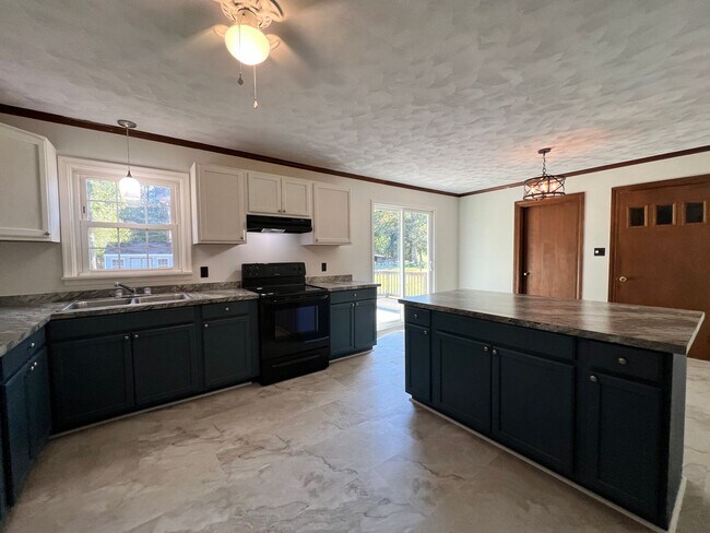 Foto del edificio - Available Soon! Remodeled 3 Bed, 2 Bath, Brick Ranch