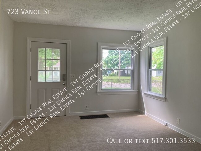 Building Photo - 2-BDR 1-BTH House w/ Garage & Basement - C...