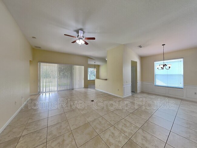 Foto del edificio - 8614 Abbotsbury Dr