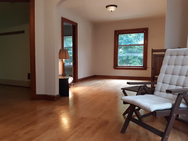 Building Photo - 1129 Idaho E St