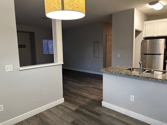 Building Photo - Upgraded 3 bedroom!