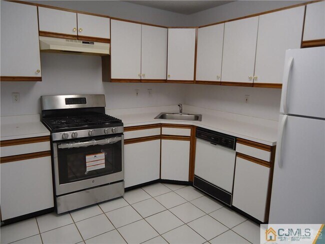 Foto del edificio - 28 Pembrook Ave