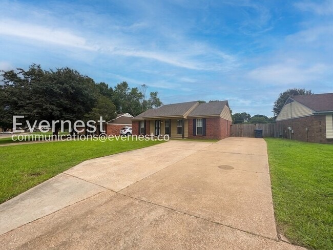 Building Photo - 6230 Somerset Dr
