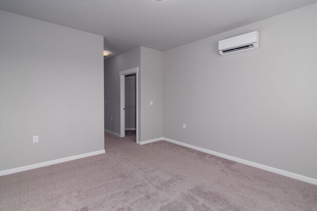 Building Photo - 2 Bed 2 Bath Single level home in Gated pr...