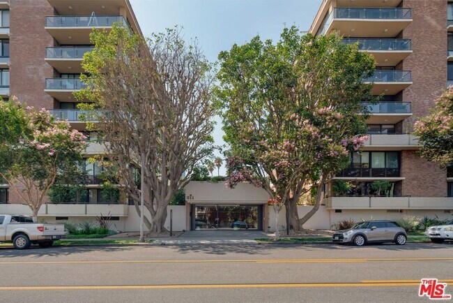 Building Photo - 211 S Spalding Dr