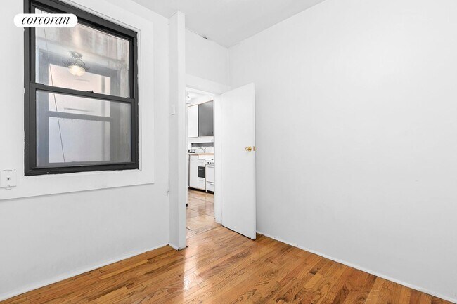 Foto del edificio - 448 W 49th St