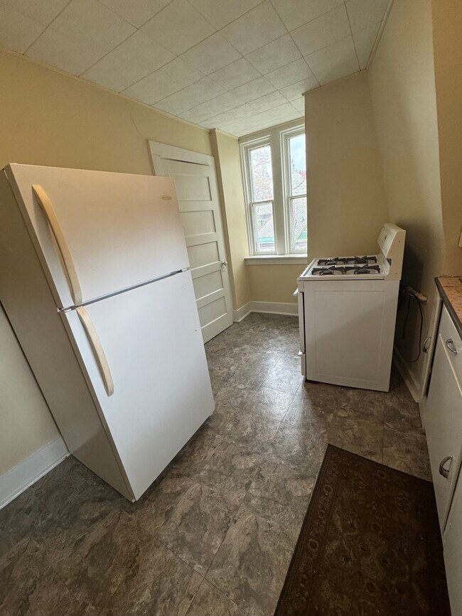 Cocina 3B - 401 Maple Ave Utilities Included
