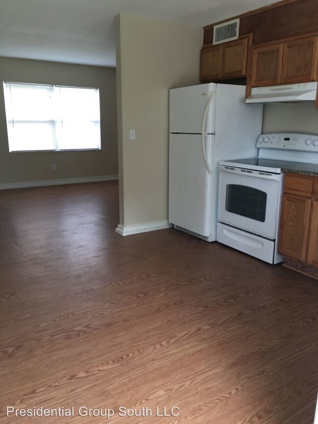 Foto del edificio - 2420 N John Young Pky