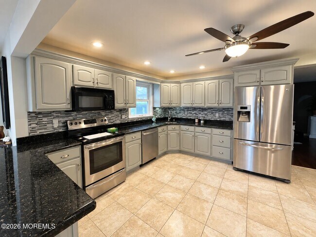 Building Photo - 774 Nassau Dr