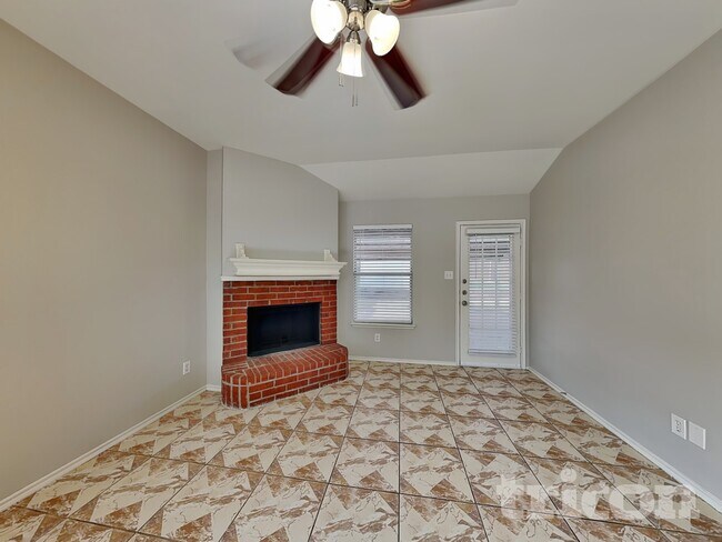 Foto del edificio - 7112 Avington Way