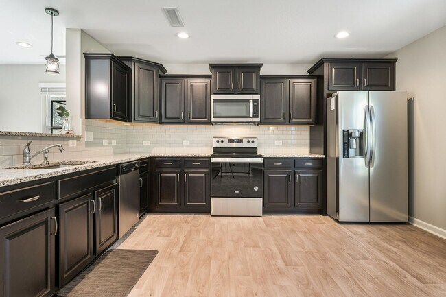 Foto del edificio - Energy-Efficient 3-Bed, 2.5-Bath Home in Benson!