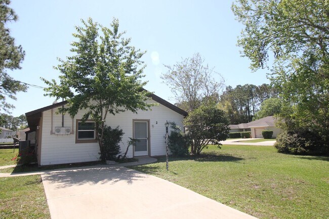 Building Photo - Cozy 2 Bed 1 Bath Townhome in P Section of Palm Coast!