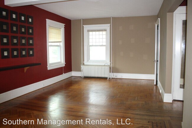 Building Photo - 823 S George St
