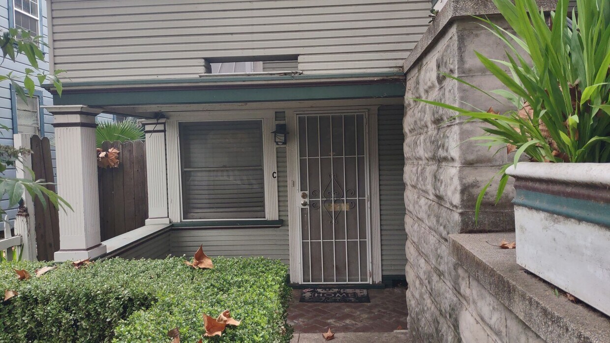 Photo - 521 T St #C - Southside Park 95811