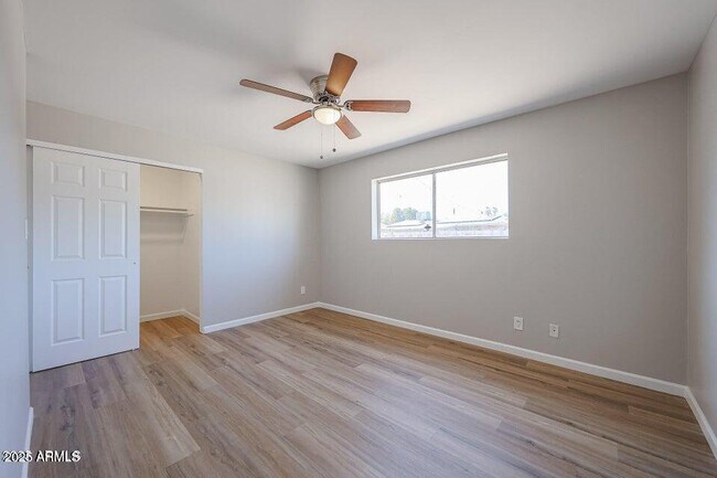Foto del edificio - 5336 W Lewis Ave