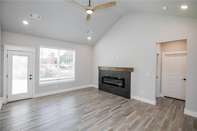 Foto del edificio - 100 White Oak St