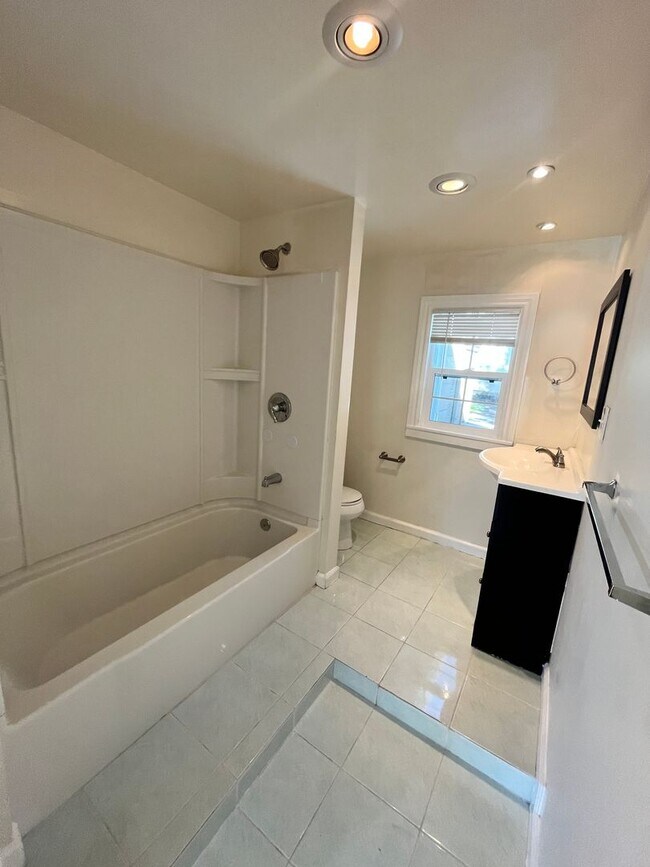 Foto del edificio - Nice 2+ Bedroom 2 Bath House w/Bonus Room