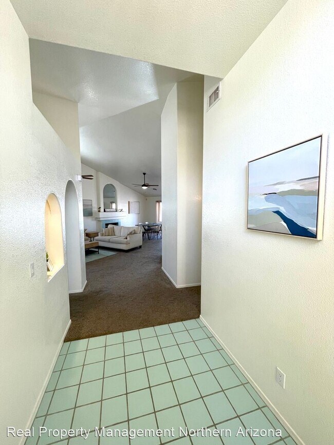 Building Photo - 4 br, 2 bath House - 3333 McCormick Blvd.