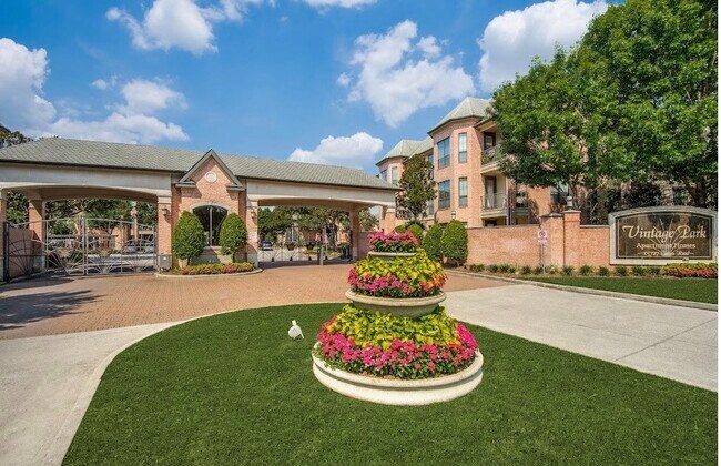 Building Photo - 15727 Cutten Rd