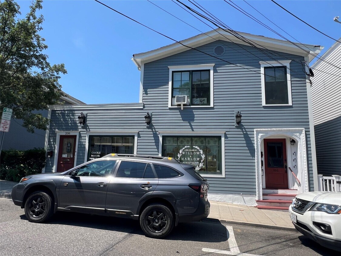 Foto principal - 206 E Main St