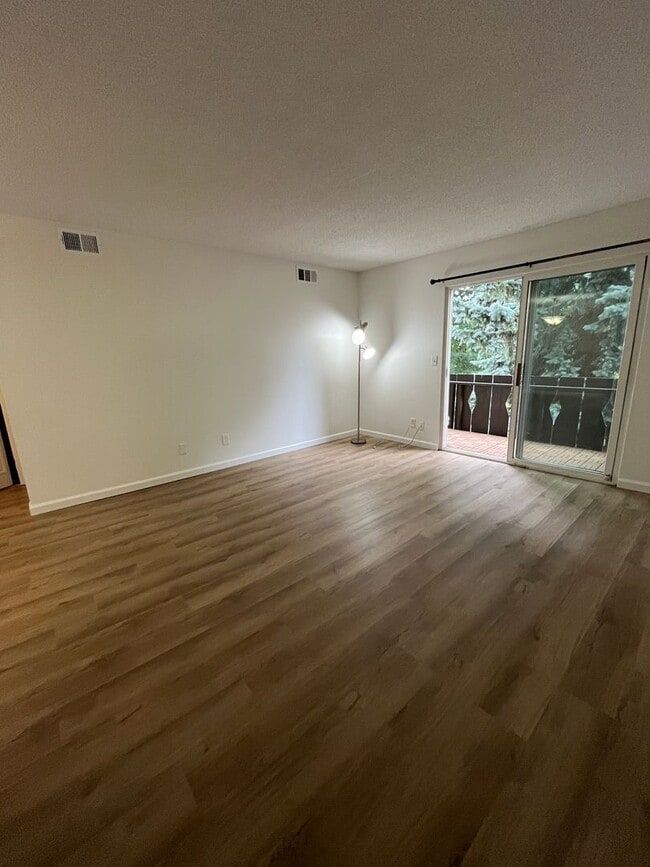 Building Photo - Awesome Updated 1 Bedroom Condo in Boulder...