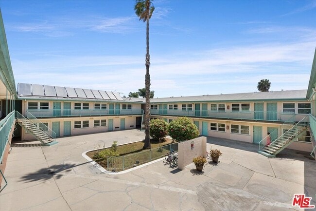 Photo - 10600 S Inglewood Ave Apartment