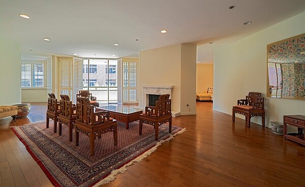 Living Room w/ Fireplace - 300 N Swall Dr