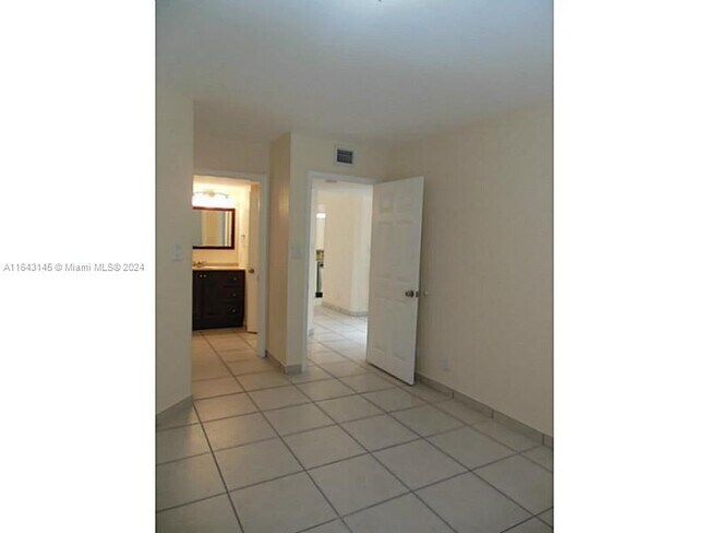 Building Photo - 9215 SW 138th Pl