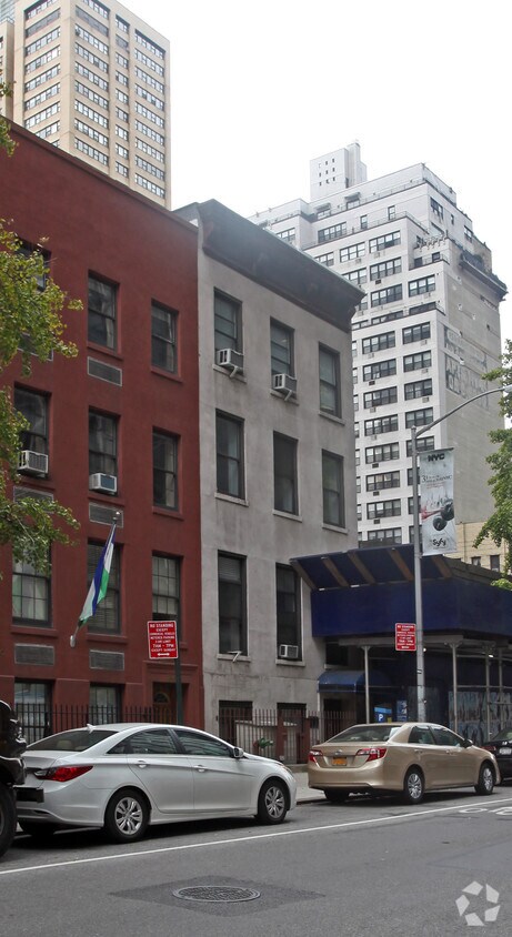 Primary Photo - 202 E 39th St
