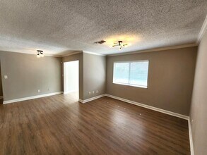 Building Photo - 1406 Wingate Way