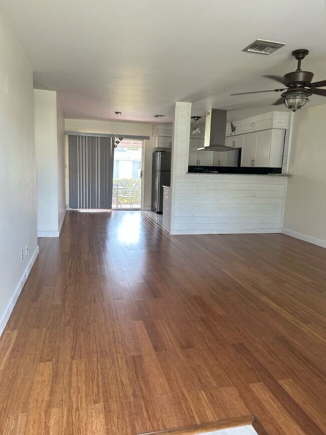 Foto del edificio - ** ANNUAL 2/2 UNFURNISHED HOME IS AVAILABL...