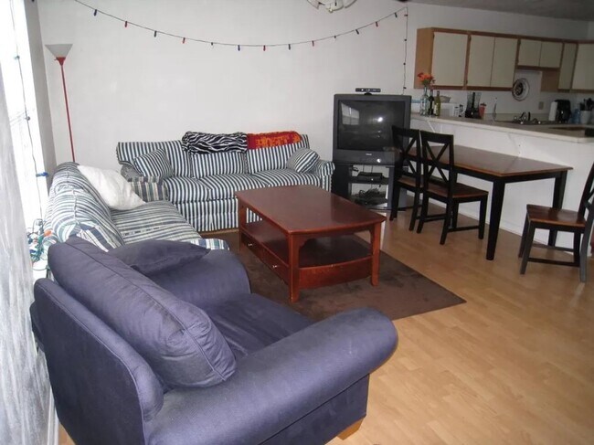 Building Photo - Blacksburg, 4BR / 2.5BA, Available for Fall Term