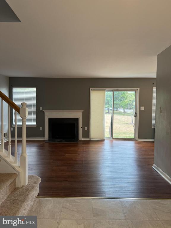 Building Photo - 2 Village Ct