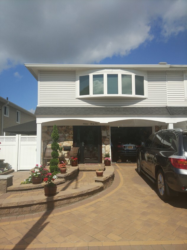 Foto principal - 16-34 157th St