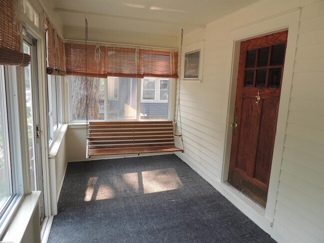 Building Photo - 506 Hawthorn Ave