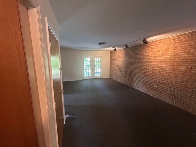 Foto del edificio - 21-23 Rosemont Ct