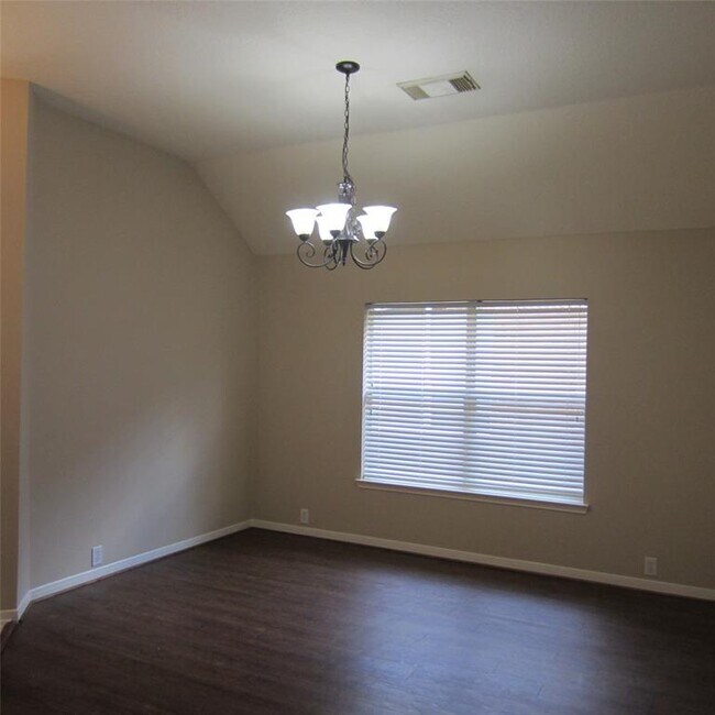 Foto del edificio - 6202 Kingwood Glen Dr